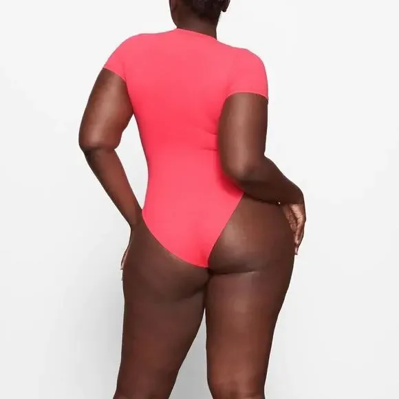 *SOLD* 𝅺NWT Skims Fits Everybody Fits Everybody T-Shirt MEDIUM Ultra Pink - Picture 4 of 4